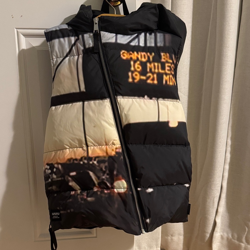 NWT NUNUNU URBAN HOODED DOWN VEST